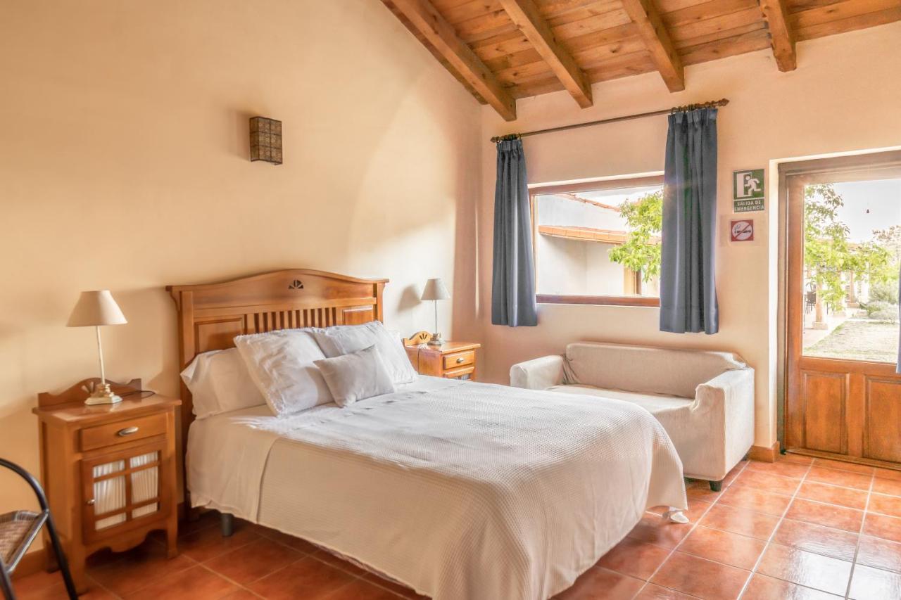 Eco-Lodge En La Reserva Privada Campanarios De Azaba - Proyecto De Conservacion Espeja Esterno foto