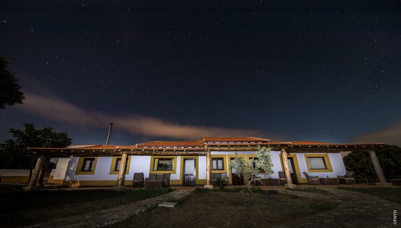 Eco-Lodge En La Reserva Privada Campanarios De Azaba - Proyecto De Conservacion Espeja Esterno foto